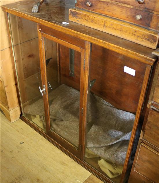 Shop display cabinet